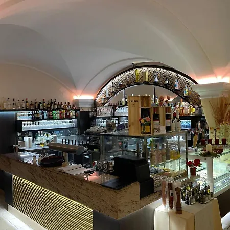 Amalfi Hotel *